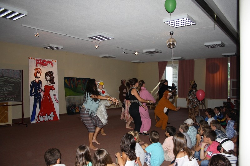 Village Camps International Summer Camp Leysin, Switzerland 2025-08-09 https://www.villagecamps.com/journals_admin/images/701-21-prom night (23).jpg